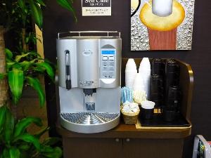 ロビーには無料で利用できるネットコーナーやセルフカフェも♪