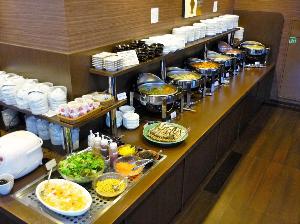 朝は和洋食バイキングで元気もりもり！