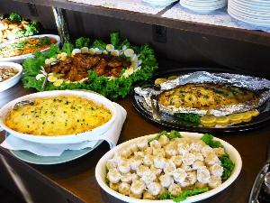 朝は和洋食バイキングで元気もりもり！