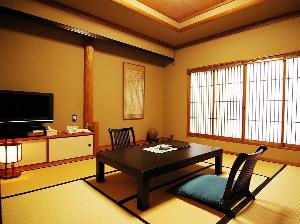 和室8帖（市街地向き）