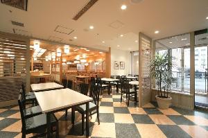 レストラン「空海」。四季折々の食材を使用した料理をご用意。ランチ・ディナーは地元客で賑わいます。