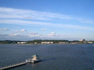 浮御堂と噴水が一望できる、湖畔の絶景を独占できます（紫水館客室より一例）