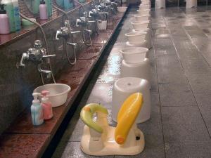女性用大浴場（ベビーソープバイキング、ベビーチェアもご用意しております）ご自由にお使いください