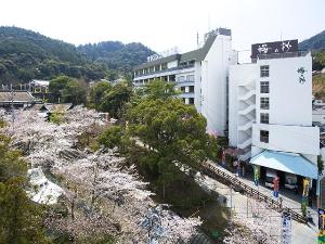 こんぴらさんに続く参道22段目に佇む温泉宿★桜の時期にはホテル周辺が桜色に染まる