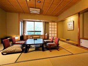 【和室12.5帖】数奇屋風の落ち着いた和のしつらいのお部屋（一例）