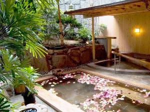 【花すみか】女性露天風呂・・・デンファレを浮かべた「はな露天」　※朝のみ
