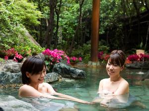 花てらす】四季の花々を眺めながら外湯感覚で愉しめる露天風呂が揃う