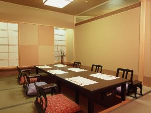 【餐火讃花】お食事は全個室で掘りごたつ式！ゆっくりとお食事を楽しめる。