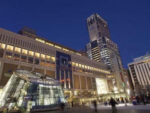 さっぽろ駅（夜）までは地下鉄で3駅♪