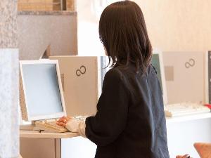 ロビー　閲覧用インターネットコーナー（無料）