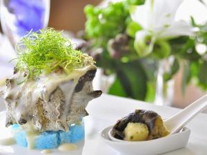 下田産サザエのポワロークリームのオーブン焼き【ルミエール・ド・メール（2013年10月～）】