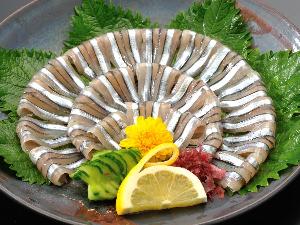 錦江湾で獲れるきびなご鹿児島のお魚の代表きびなご・・・酢味噌で召し上がるのが一般的です。鮮度が重要で市場がお休みの<BR>日曜祝日はご提供できません
