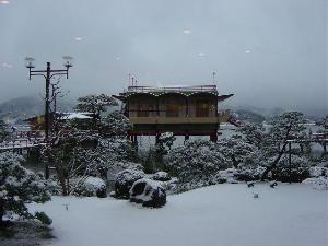 雪景色：湖上露天風呂