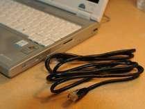 客室内にLANケーブルもご用意しております。ご自由にお使いください。（ネット接続無料です