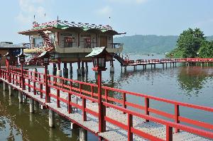 湖上露天風呂：桟橋