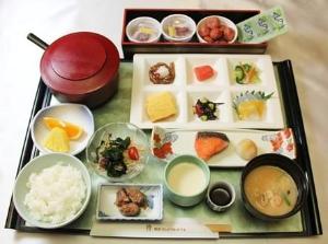 和朝食。