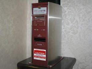 ＶＯＤのチケット券売機は各階２２号室前にございます。