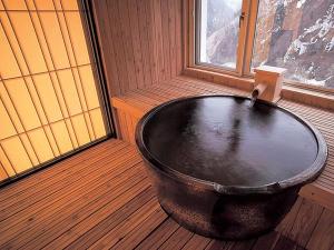 【雪花】信楽焼の風呂釜です