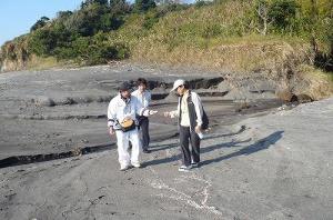 清々しい朝の空気・・・・・ホテル下の海岸へ散歩を兼ねて多くの方が降りていかれます<BR>毎週日曜日朝7時アドバイザーがご一緒するお散歩会を開催中・・・