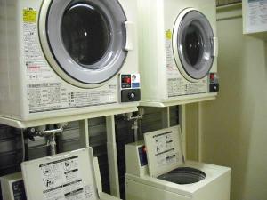 地下1階にコインランドリーがございます。【ご利用時間　9:00〜24:00】