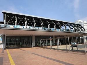 ＪＲ高知駅よりホテルは車で約5分です。