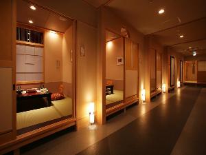 食事会場の個室だいにんぐ「風とオルゴオル」　個室に別れているので気兼ねなくお食事をお楽しみ頂けます。