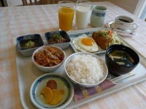 朝食　日替わり和洋定食+ハーフバイキング