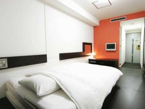 【シングルA】<BR>靴を脱いでお上がりいただくフローリングタイプのお部屋。<BR>■16平米■デザイナーズルーム■140cmダブルサイズ高密度スプリングベッド■デュベ羽毛布団■温水洗浄機付トイレ■無料無線LAN■