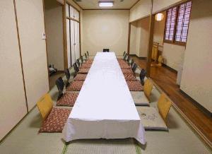 少人数の会合や、食事に。宿泊も可能です。