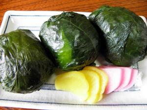お夜食にオススメ！「なまき」　無農薬栽培の高菜漬けで包んだおにぎり。