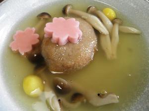 昆布とかつおの一番出汁で仕上げたトロトロの葛餡が美味！「蓮根餅の葛餡仕立て」