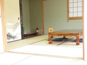 12畳和室　眺めの良い3階にあります。ユニットバストイレ付き　ウォシュレットトイレではありません。寝具は羽毛布団　2名様から5名様まで。館内は階段です。階段がご負担になられる方はご注意ください。