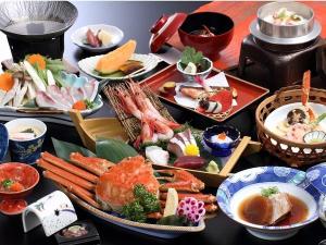 冬の北陸の三大味覚『ブリ』『甘えび』『ズワイガニ』を一度に味わえる【冬三昧会席】は、冬の北陸のグルメを良いトコ取り！せっかく能登に来たなら全部味わってください♪
