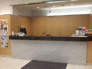 １Fロビー。滞在中にお困りなことがございましたら、お気軽にご相談ください。