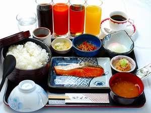ボリューム満点のイマルカ特製和朝食です。