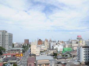 八戸の中心部に位置しています。