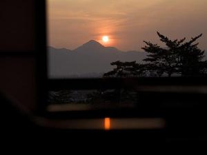 【松月テラス/ツイン】お部屋からは朝日をご覧頂けます。