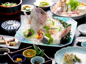 【姿造りがついたボリューム満点のうどん会席（イメージ）】
