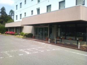 ホテル入口　いらっしゃいませ
