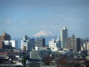冬の空気が澄んだ朝、一部の客室から見られる富士山