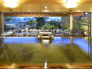 3階　露天・大浴場　「山並みの湯屋」