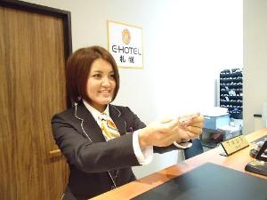 笑顔のスタッフがお出迎え☆