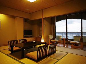 和室（10.5帖・鳴門海峡ビュー）