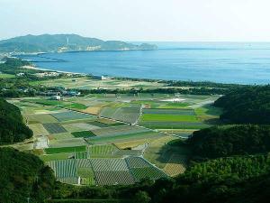 【吹上の田園風景】山の裾に広がる風景は四季折々に豊かにその様を変える