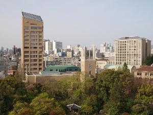 早稲田大学に隣接