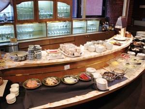 9階ガスライト　山形の郷土料理、おふくろの味が豊富な朝食バイキング　朝7：00～10：00