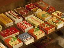 時代を感じるお菓子の箱。今と昔のパッケージを比べてみてもいいかも。