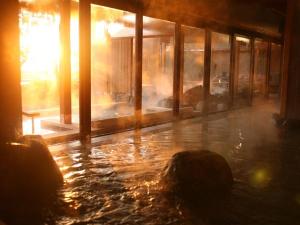 古事記にある国生み神話の情景をイメージ「くにうみの湯」