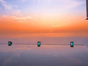 【天宮の雫】目の前に広がる日の出の絶景は、まるで空と海に包まれているような感覚に…