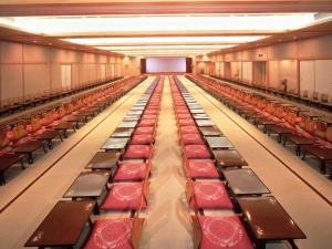 最大320名様収容の宴会場“松籟”